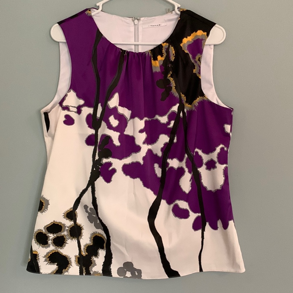 T Tahari zip back sleeveless blouse